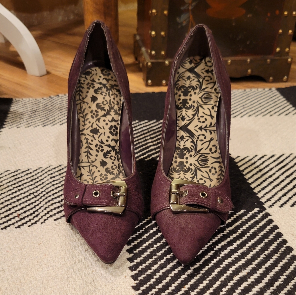 Beautiful Plum High Heel Shoe, size 7M